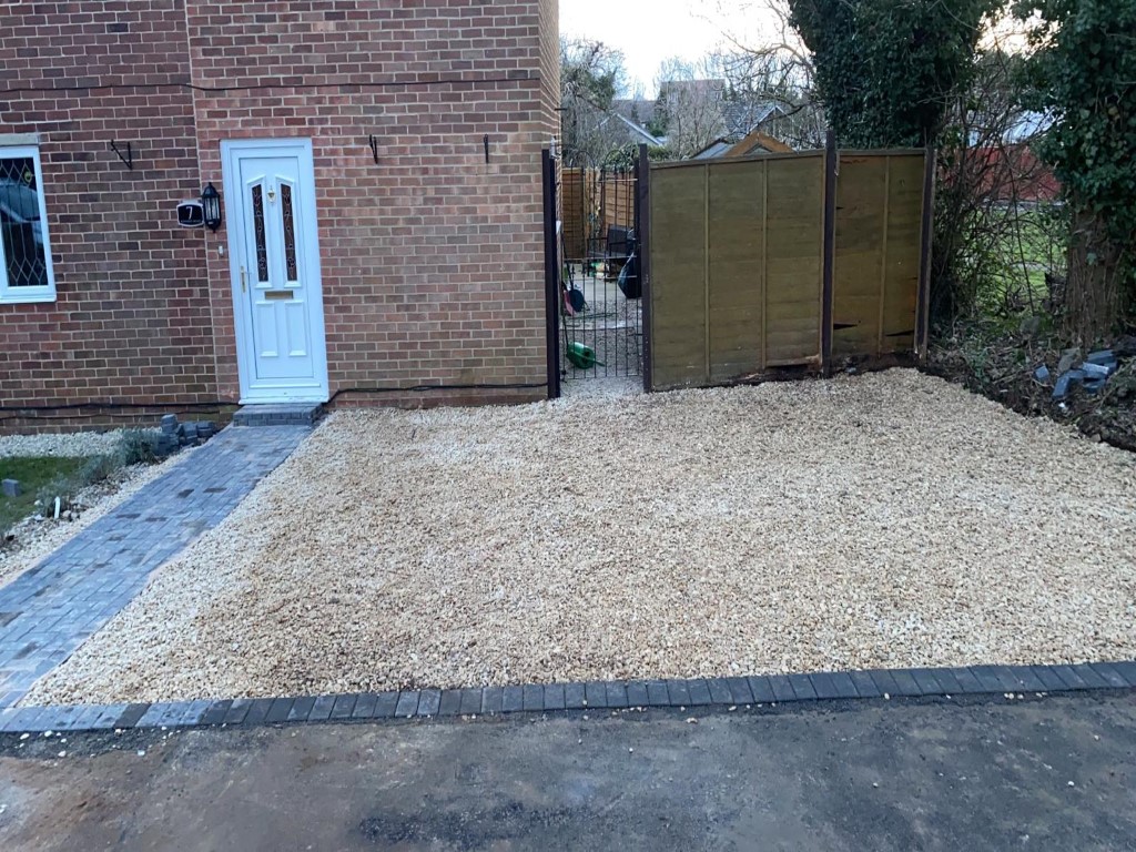 Gravel Driveway with a Paved Footpath in Tewkesbury, Gloucestershire (2)
