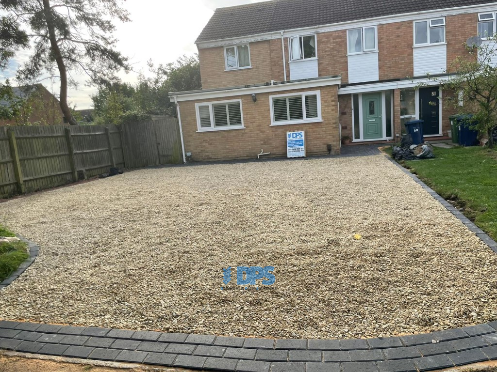 Cotswold Gravel Driveway with Paved Pathway in Bishops Cleeve